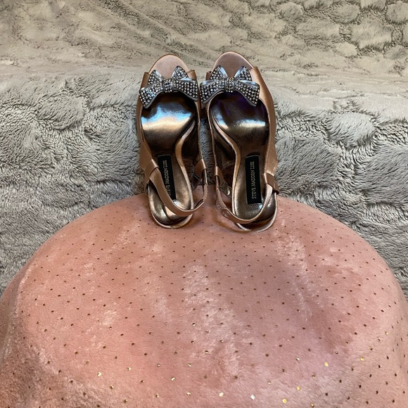 Steve Madden Luxe pink satin slingbacks w/crystals - Picture 5 of 12